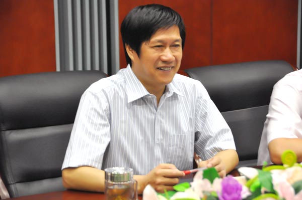 镜湖区委卢仓报书记一行莅临华亿调研